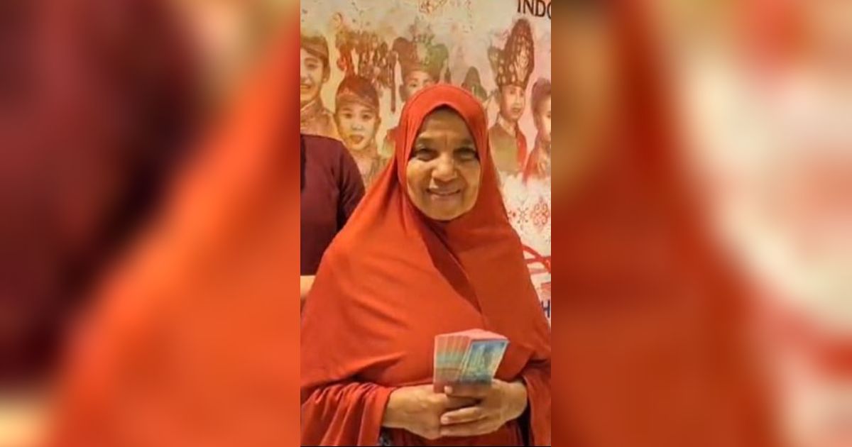 Viral Ibu Menangis karena Uangnya 'Dilalap' Api Kebakaran Gedung Rosok di Solo, Endingnya Tak Terduga