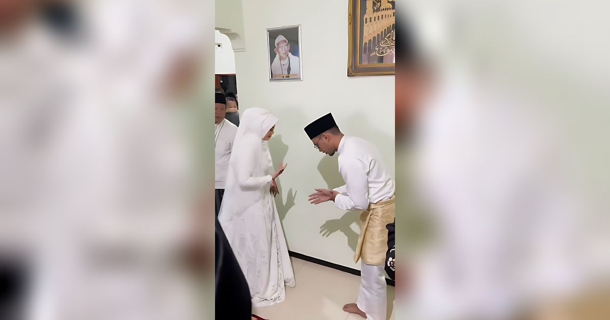 Momen Langka! Istri Pertama Kali Bersalaman dengan Suami Usai Ijab Kabul, Tangan Sampai Gemetaran, Netizen: Pria Sholeh VS Wanita Sholehah