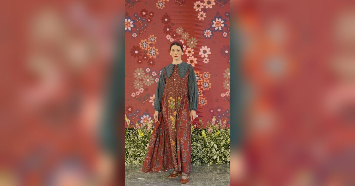 Tengok Koleksi Busana Etnik Oriental dengan Warna Klasik
