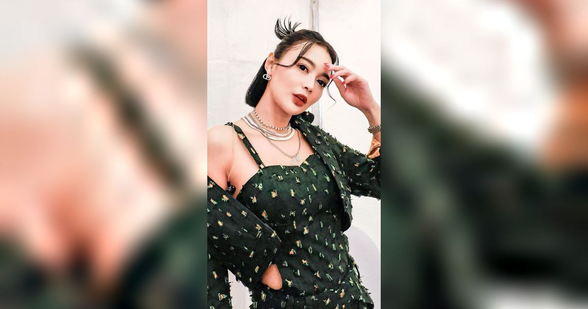 Potret Wika Salim Main Badminton, Salfok ke Bagian Perut