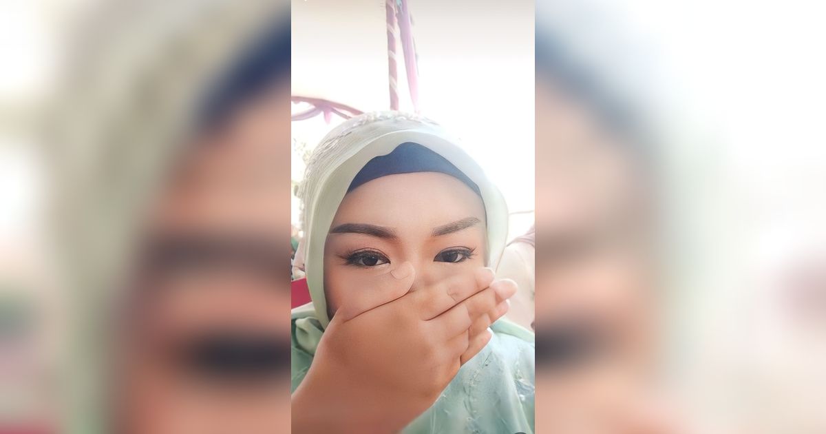 Teman-Temannya Cantik Pas Wisuda, Makeup Perempuan Ini Gak Keruan, Jadi Pingin Ikutan Mewek