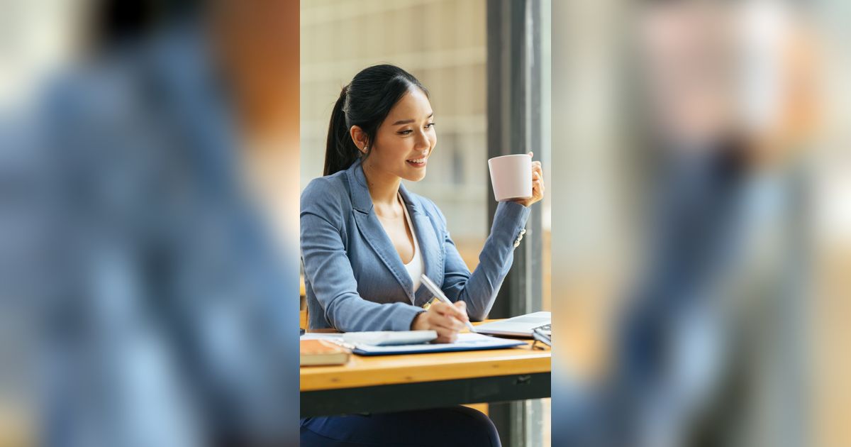 Tren Tiga Minuman di Meja Kerja Bikin Mood Lebih Stabil, Mau Coba?