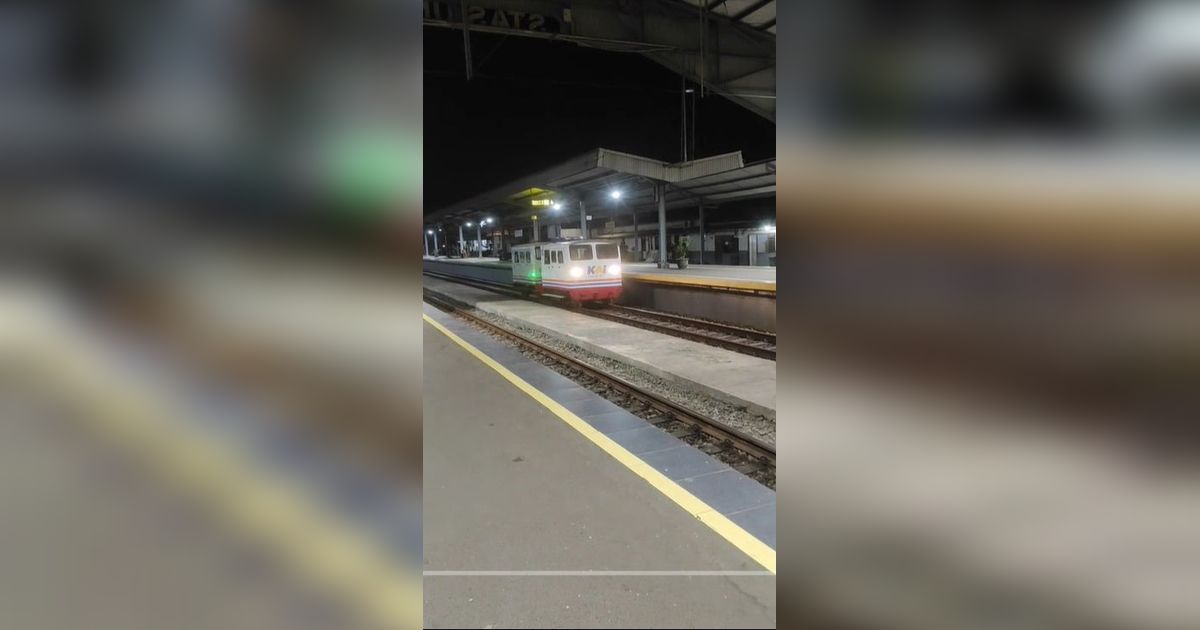 Viral 'Anak' Kereta Api Melintas di Atas Rel, Bikin Netizen Gemas