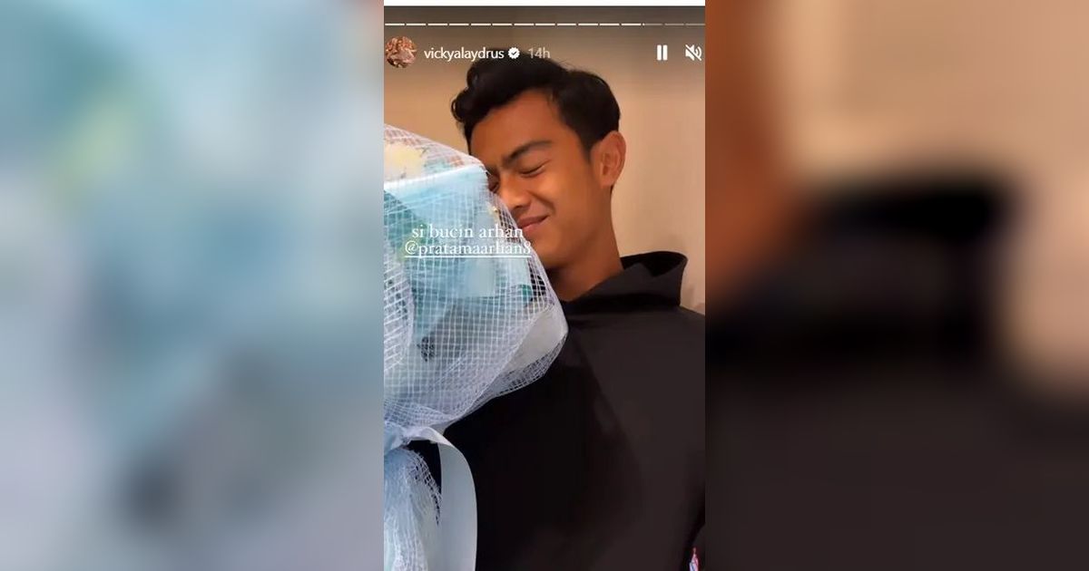 Azizah Ultah, Ini 6 Potret Romantis Pratama Arhan Kasih Kejutan ke Istri