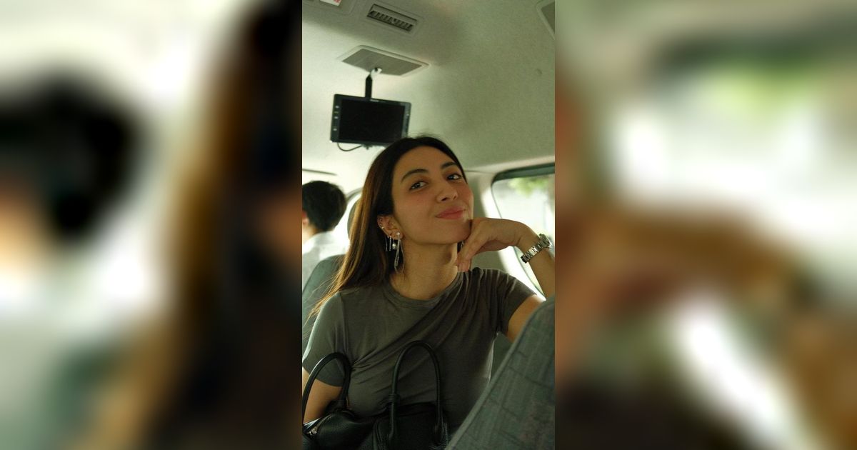 8 Potret Menawan Vicky Alaydrus, Selebgram Sekaligus Manager Azizah Salsha