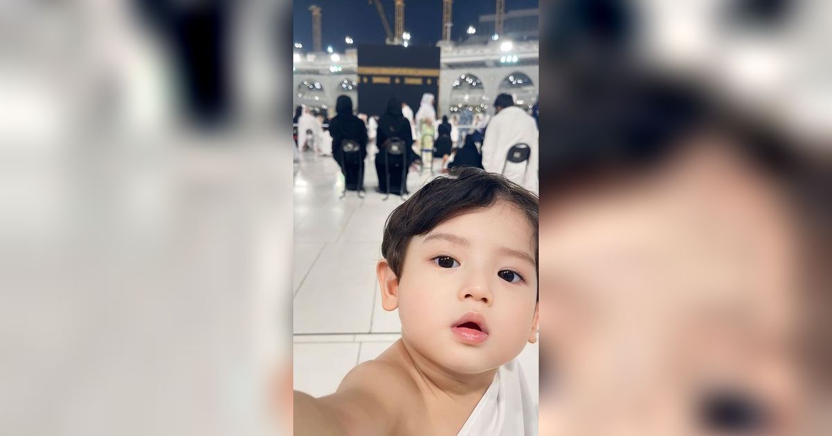 Jourell Anak Roger Danuarta Selfie di Depan Ka'bah, Bikin Gemas Ramai Didoakan jadi Anak Soleh