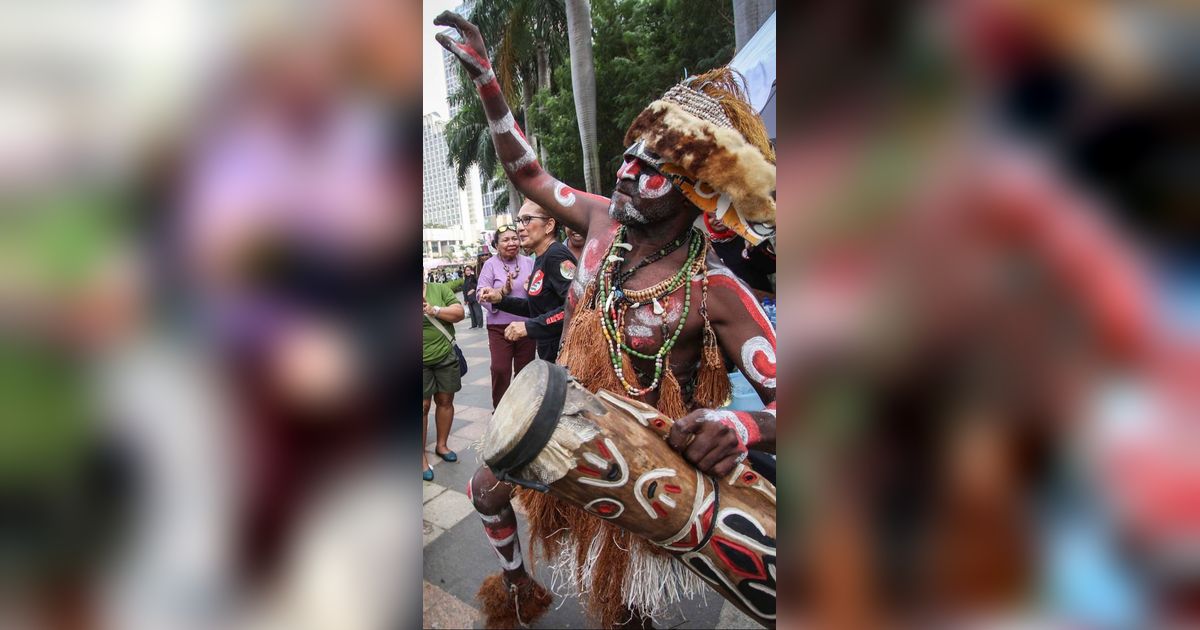 FOTO: Keramahan Suku Adat Papua Menyapa Warga DKI Jakarta Melalui Budaya