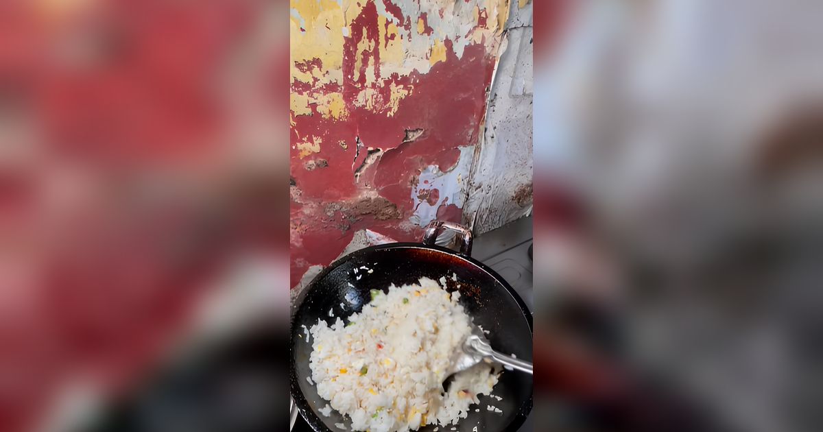 Mencicipi Nasi Goreng Miskin di Karawang, Harganya Hanya Rp5 Ribu per Porsi