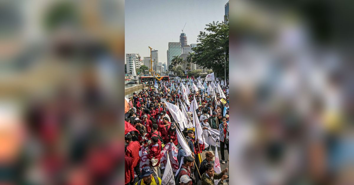 CEK FAKTA: Hoaks Foto Jokowi Dibakar Buruh Usai Putusan MK Tentang UU Cipta Kerja