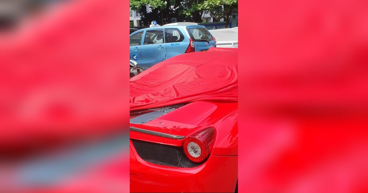 VIDEO: NGERI! Ferrari Merah Seruduk Lima Kendaraan di Senayan, Begini Kondisinya