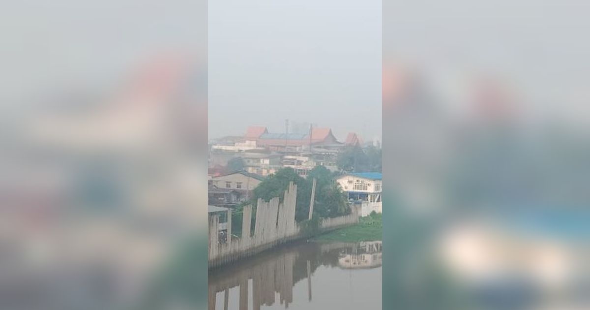 Kabut Asap Kiriman Sumsel Selimuti Pekanbaru, Siswa Belajar dari Rumah