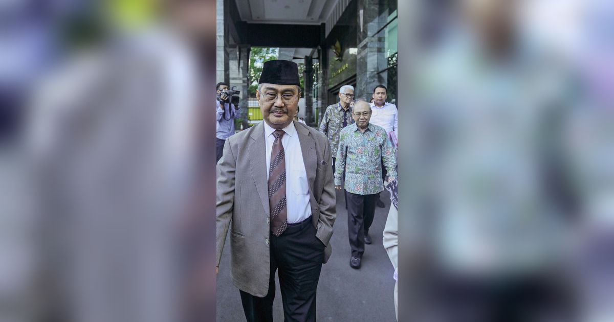 VIDEO: Ketua MKMK Jimly Periksa Anwar Usman dan Dua Hakim 