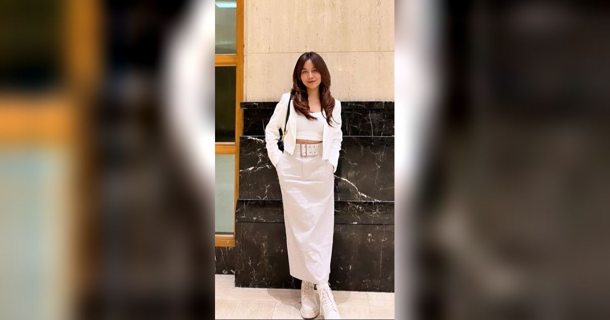 7 Foto Mayang Menyanyikan Lagu ST 12 'Saat Terakhir', Komentar Netizen Lucu Tapi Penuh Makna.