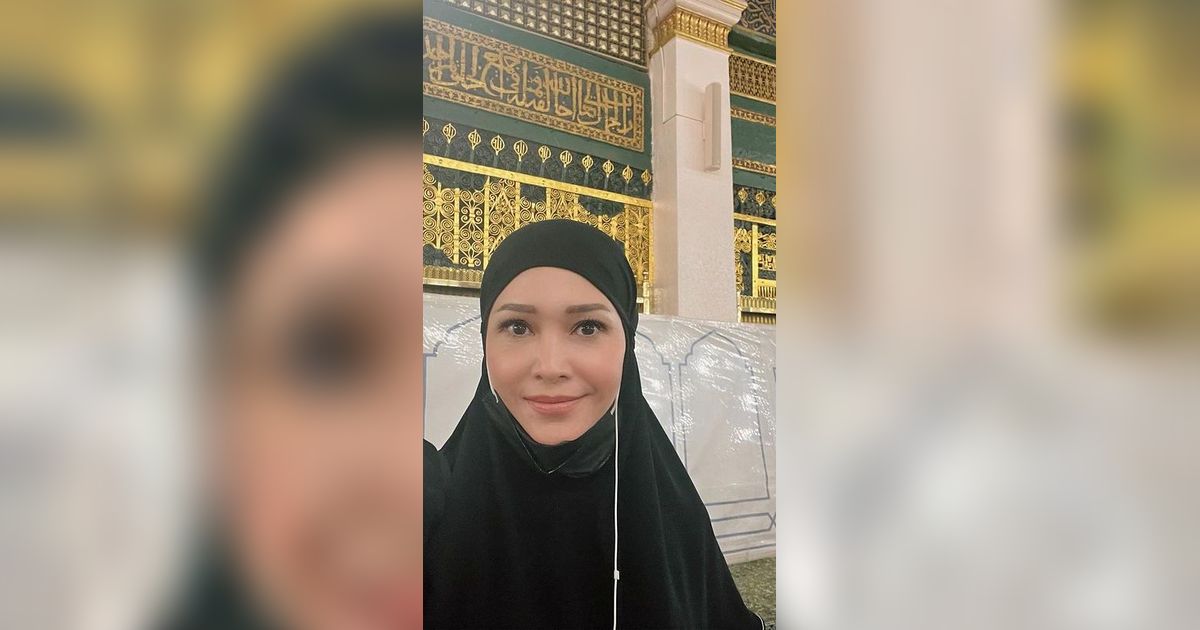 Cerita Maia Estianty Mendadak jadi Pemandu Umroh 17 Emak-emak, Gak Ada yang Ngenalin