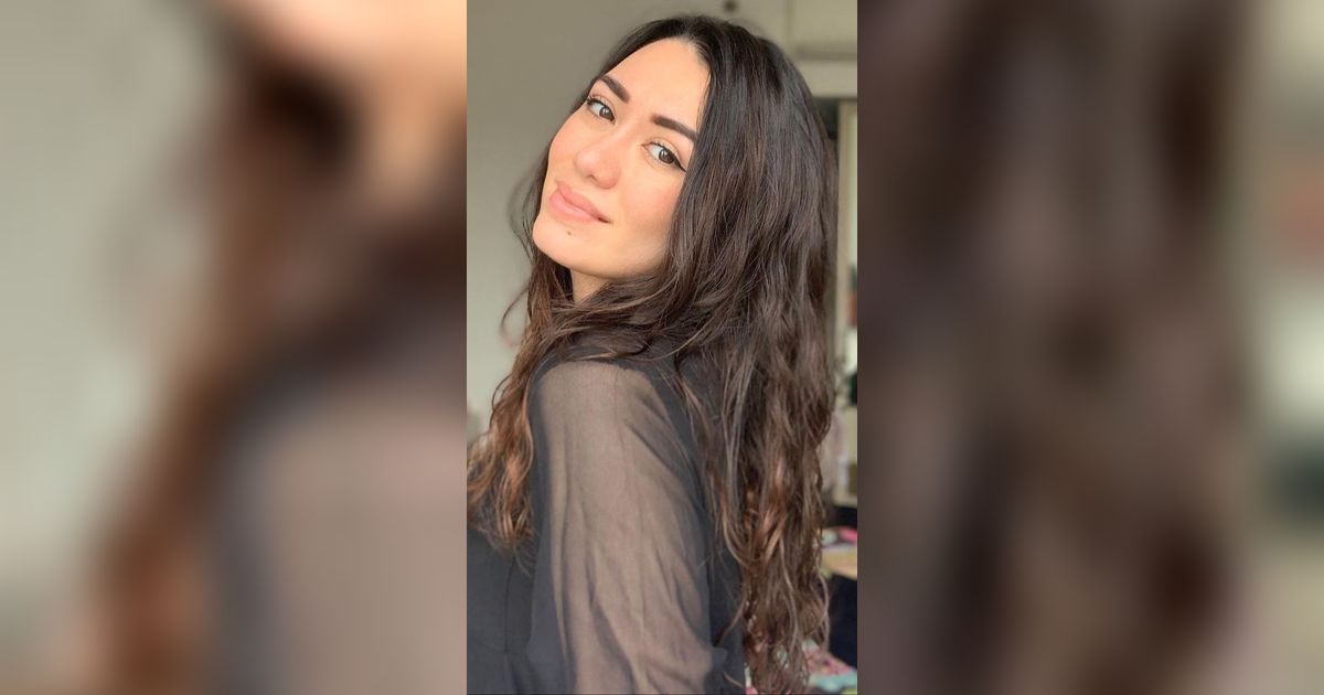 Kerap Tampil Bold, Intip 5 Ciri Khas Makeup Amanda Gonzalez yang Baru Saja Menikah