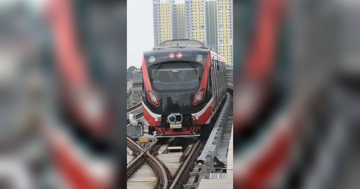 Sensasi Naik LRT Kebanggaan Jokowi