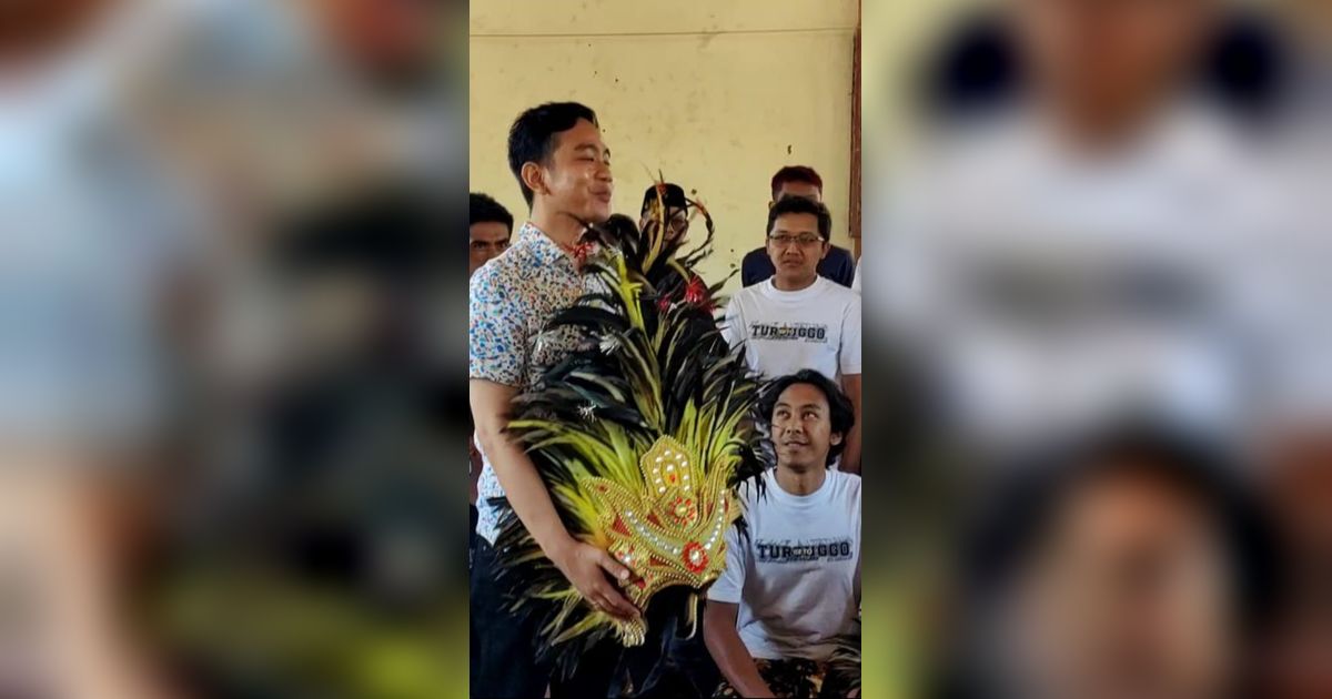 Part 2 Gibran Dicium Bapak-Bapak Berkumis, Netizen: Emang Semenggemaskan Itu Ya?