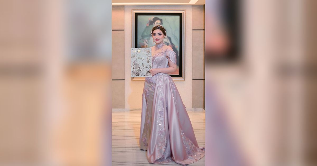 10 Potret Ashanty Unboxing Kado Ultah Para Artis, dari Mama Fuji Harganya Gak Main-Main!