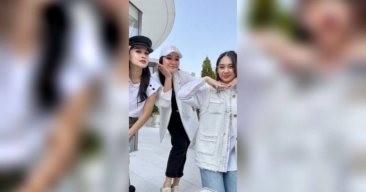 Sering Dapat Perlakuan Bak Princess, 7 Potret Sandra Dewi Tenteng Belanjaan Saat Liburan di Korea