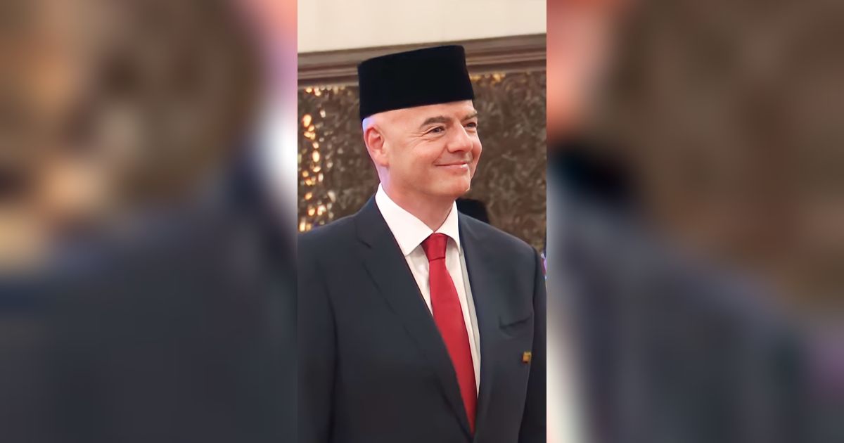 Potret Presiden FIFA Gianni Infantino Pakai Peci saat Bertemu Jokowi di Istana