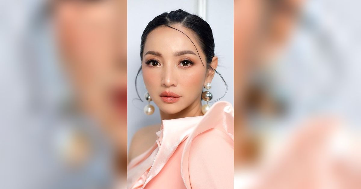 7 Potret Foto KTP Selebritis, Emang Boleh Secakep Itu?