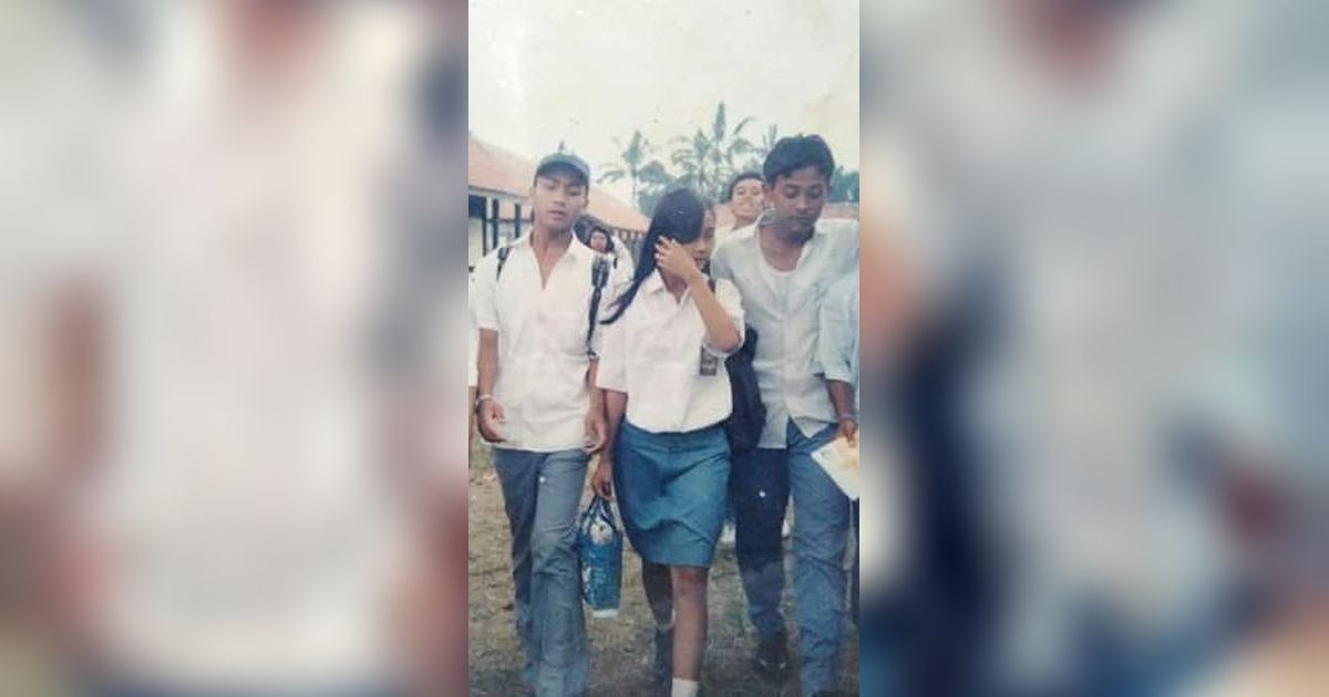 Potret Siswa SMA Tahun 1994: Salfok Cewek di Tengah, Disebut Ketua Geng