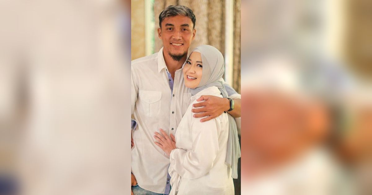 Tahan Tangis, Okie Agustina Resmi Gugat Cerai Gunawan Dwi Cahyo