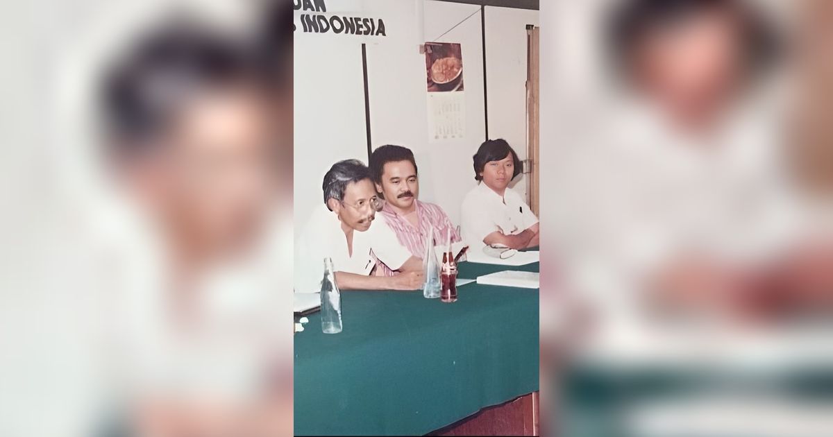 Potret Lawas Suasana Sidang Skripsi di FISIP UI Tahun 1990 Penuh Ketegangan, Wajah Seram Penguji Bikin Ngeri