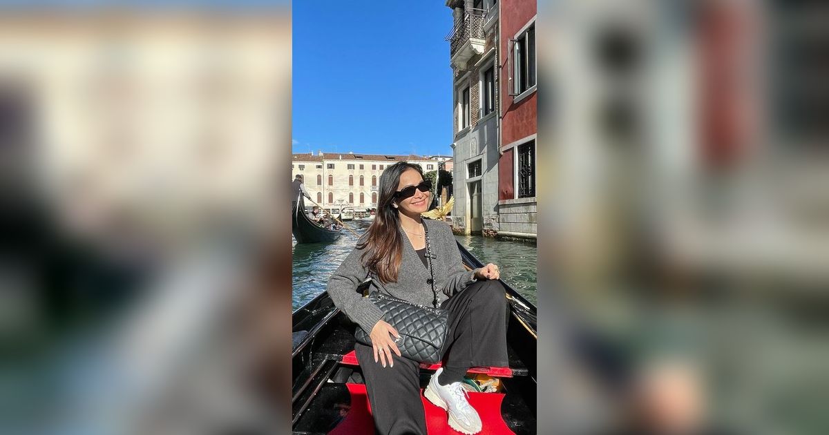 7 Potret Ersa Mayori Liburan di Venesia Italia, Seru Banget Jalan-jalan Bareng 'Bestie'