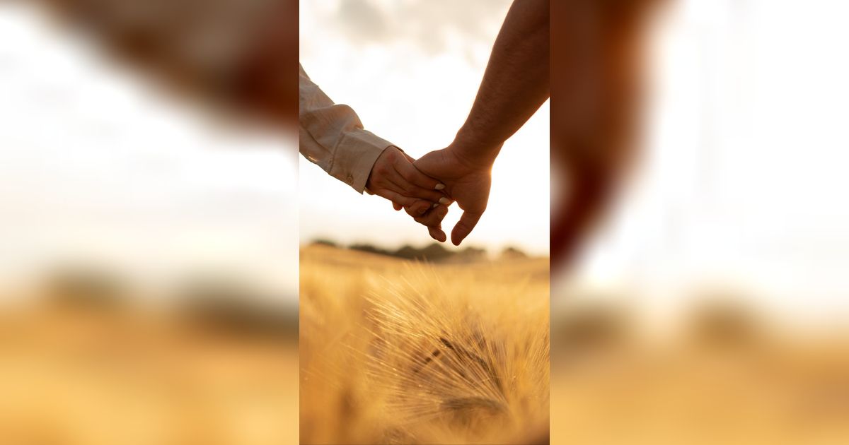 Lahir di Rumah Sakit yang Sama hingga Akhirnya Menikah, Kisah Cinta Pasangan Muda Ini Curi Perhatian