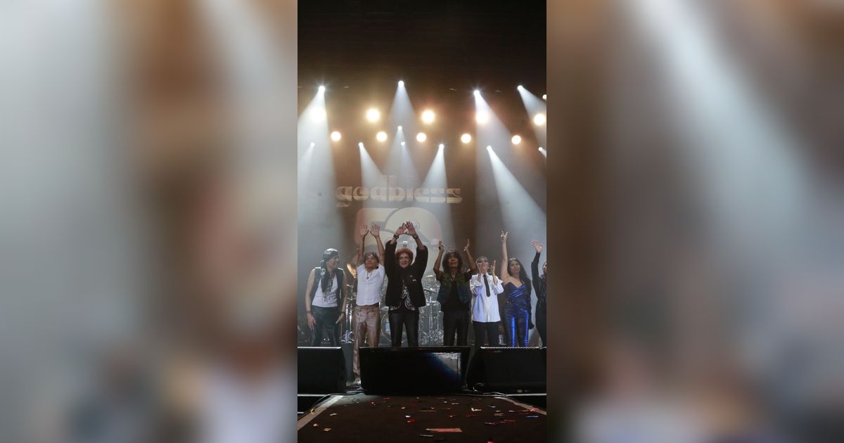 Konser Emas 50 Tahun God Bless Bius Penonton, Semua Bernostalgia Kompak Nyanyi Bareng