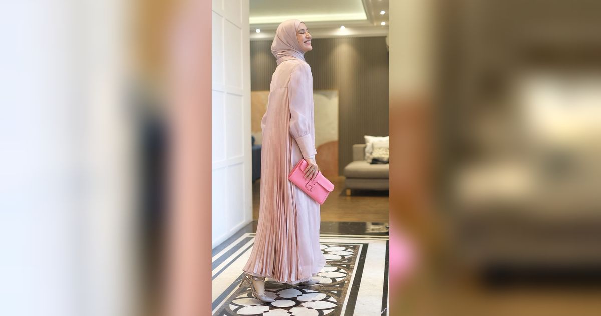 4 Inspirasi Padu Padan Outfit Warna Pink