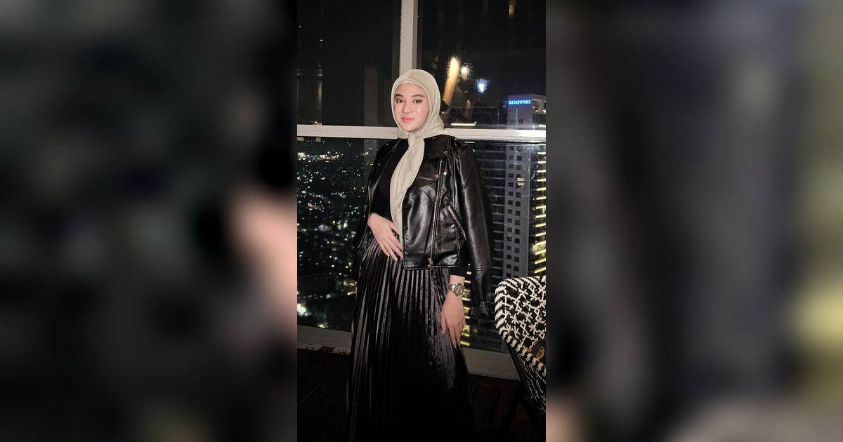 Cantiknya Clara Shinta Berhijab, Disebut Mirip Dhini Aminarti