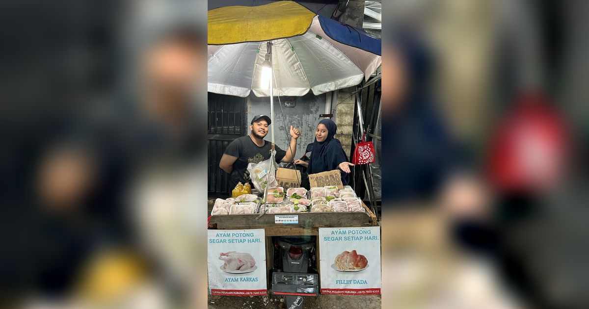 Kisah Wanita Lulusan Sarjana Tak Gengsi Jualan Ayam Potong di Gerobak Motor, 'Yang Penting Jadi Bos di Usaha Sendiri'