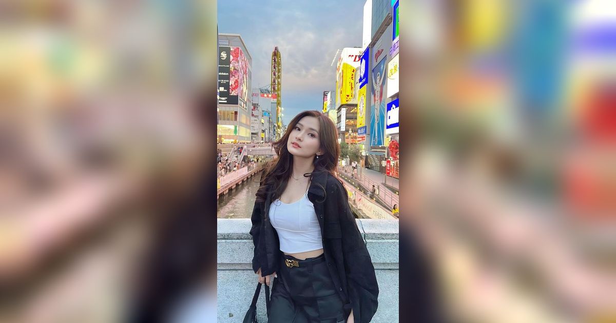 8 Foto Cantik dan Stylish Angelia Christy, Jadi Model Selebram Yang Viral di Media Sosial