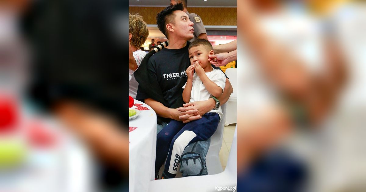 Bikin Gemas, Berikut Potret Gemas Kiano Anak Baim Wong 'Ganggu' Sang Ayah Saat Wawancara