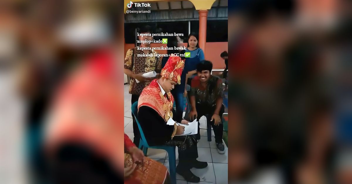 Aksi Kocak Mahasiswa Datang ke Pernikahan Dosen, Bukannya Bawa Kado Malah Minta Tanda Tangan Tugas