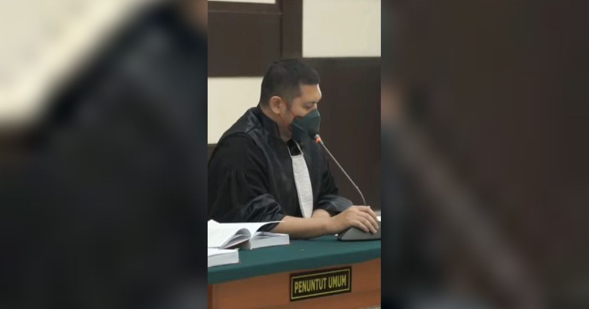 VIDEO: Jaksa Tuntut Haris Azhar Empat Tahun Penjara di Kasus 'Lord Luhut'