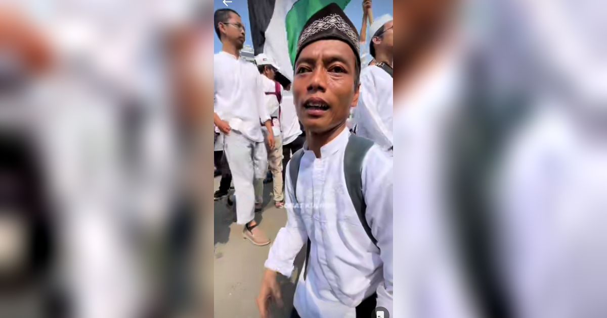 Pria Disabilitas Rela Merangkak Bela Palestina, Alasannya Bikin Haru