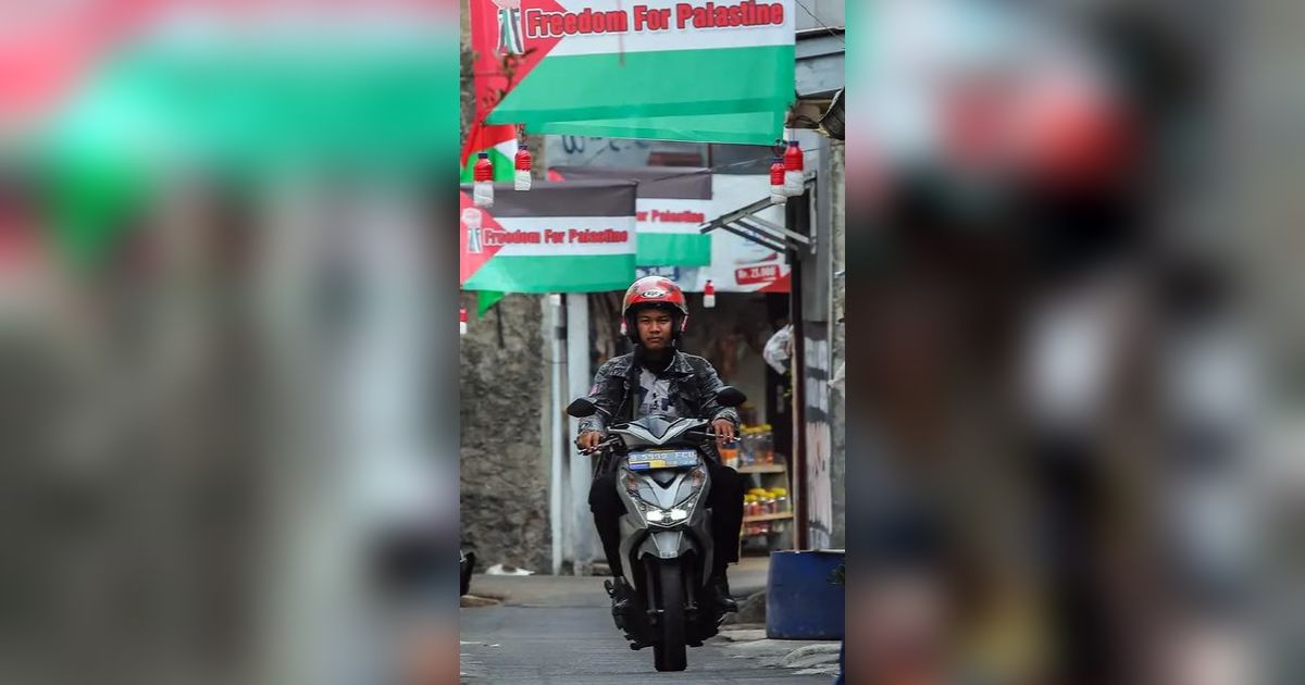Warga Palmerah Pasang Bendera Palestina di Sepanjang Jalan Sebagai Dukungan