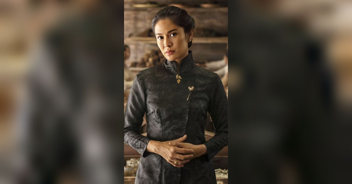 Tren Kebaya Janggan Dian Sastro Terinspirasi dan Busana  Abdi Dalem Kraton Yogyakarta