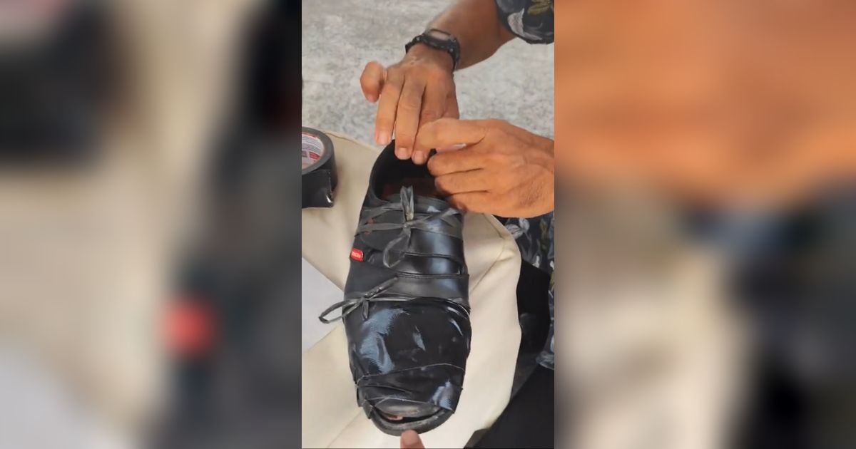 Viral Aksi Panitia Tes CPNS Bantu Tambal Sepatu Peserta yang Jebol dengan Lakban, Bikin Salut