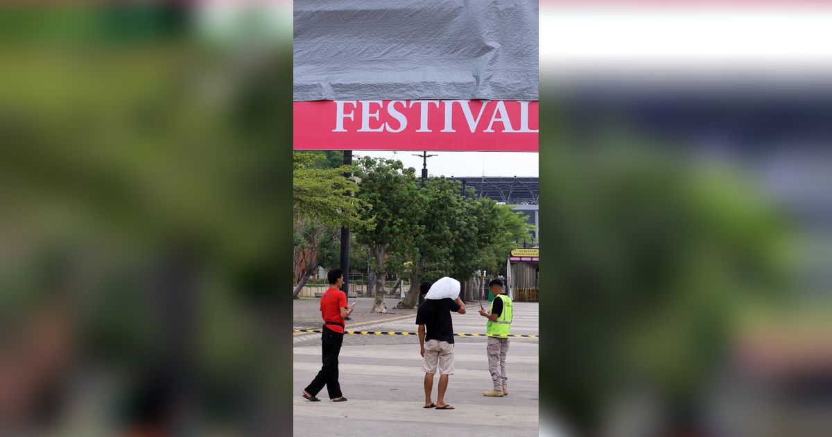 Potret Suasana GBK Jelang Konser Coldplay Besok