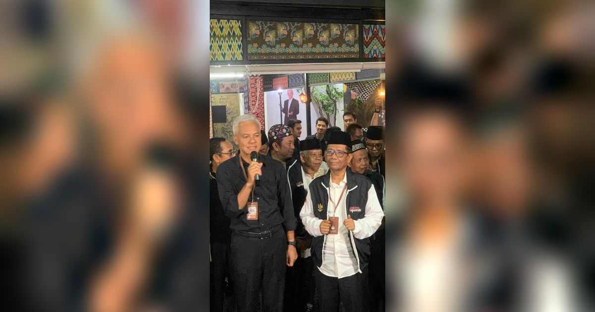 Ganjar Semringah jelang Pengundian Nomor Capres-Cawapres, Mahfud MD Acungkan Jari Telunjuk