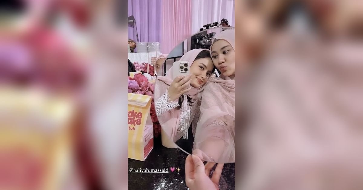 Potret Aaliyah Massaid dan Sarah Menzel Kompak Berkerudung di Aqiqah Anak ke-2 Aurel Atta
