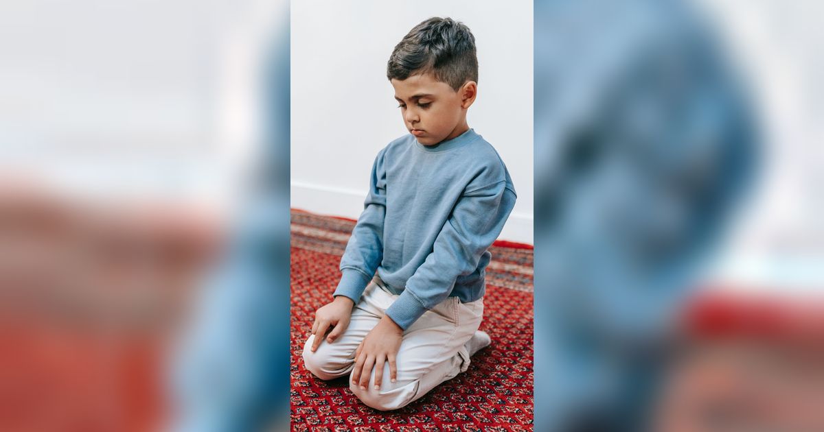 Doa Anak Sholeh Bisa Mengalirkan Pahala untuk Kedua Orang Tua yang Sudah Meninggal, Ini Alasannya