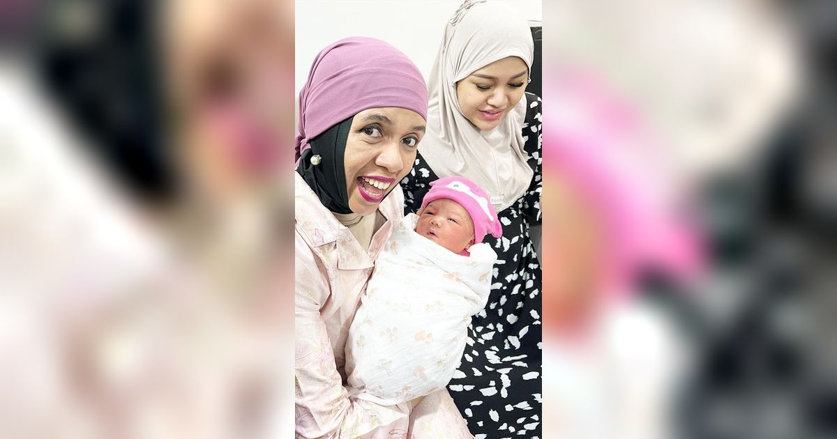 8 Momen Bahagia Ibunda Atta Halilintar Gendong Baby Azura: Syukur Tak Terhingga Pada-Mu Ya Allah