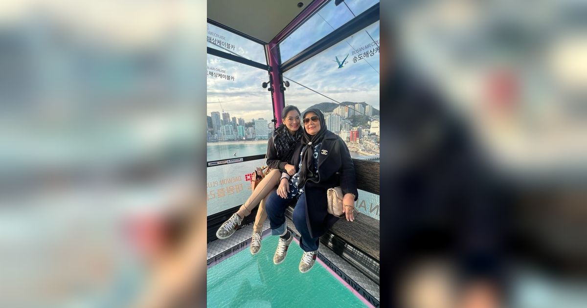 Potret Kebersamaan Titi Kamal bareng Sang Ibu saat Liburan di Korea Selatan