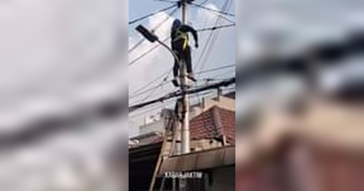 VIDEO: Petugas PLN Tersengat Listrik sampai Bergelantung di Tiang, Beruntung Cuma Luka Bakar