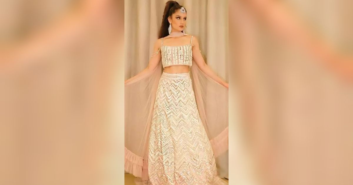10 Adu Gaya Artis Pakai Baju India, Fuji Disebut Mirip Boneka Bollywood, Gemesin Banget!